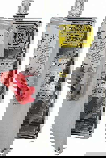 Cam & Disconnect Switch: Enclosed, 30 Amp, 600VAC